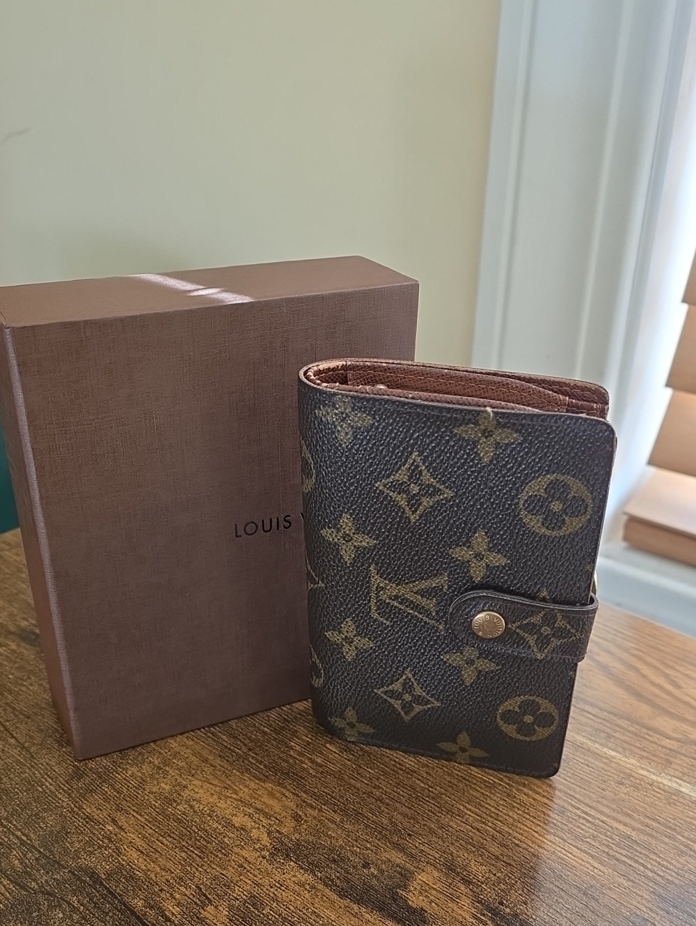 Louis Vuitton Monogram Bi-fold Kisslock Wallet